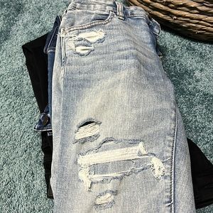 Extremely comfortable ripped light wash jeggings